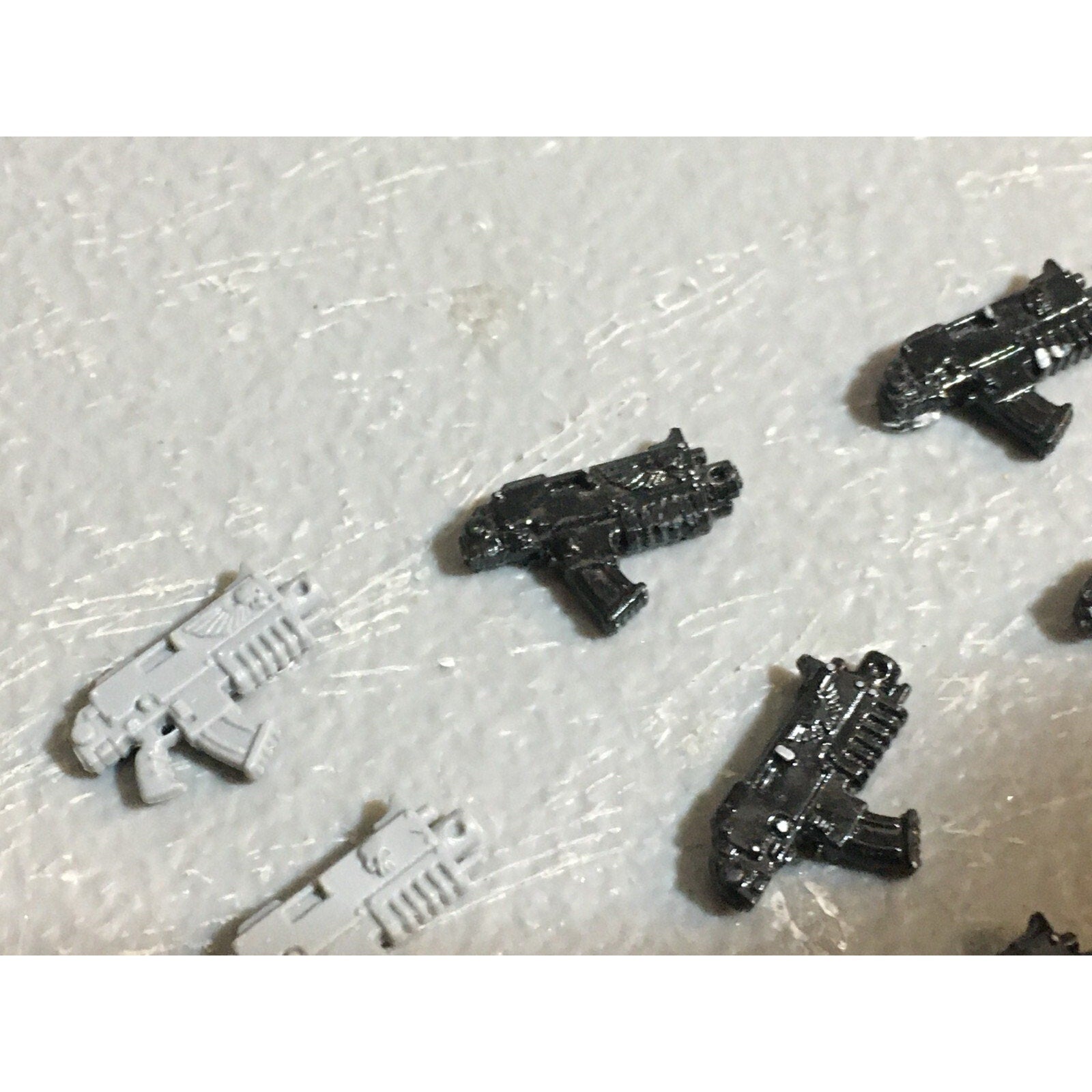 A22959 WARHAMMER 40K SPACE MARINES BITS LOT BOLTERS GAMES WORKSHOP GW