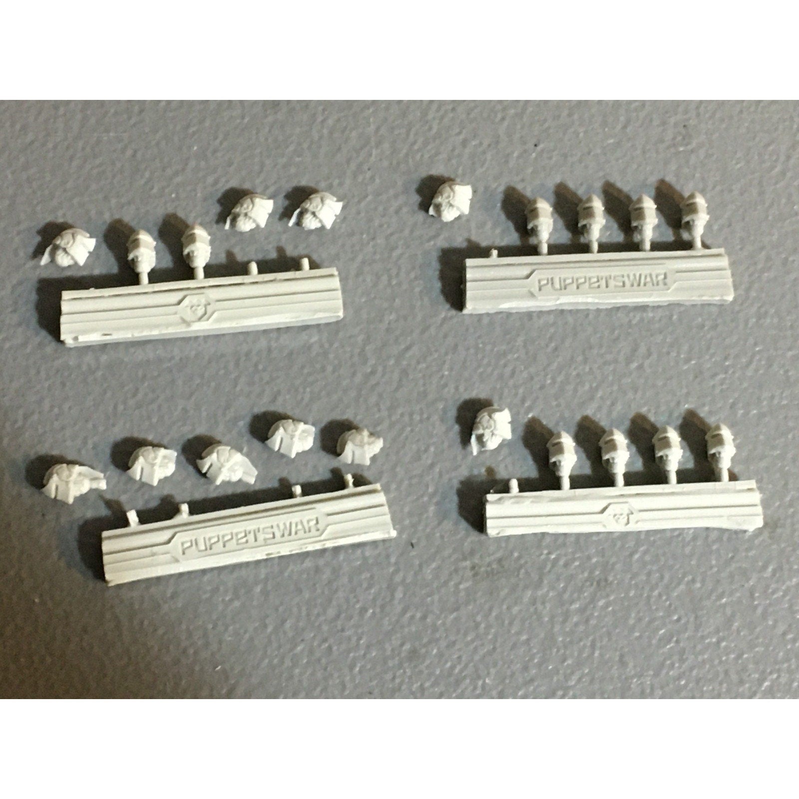 A32538 PUPPETSWAR MINIATURES PLASTIC FANTASY KNIGHTS HEADS BITS PACK LOT