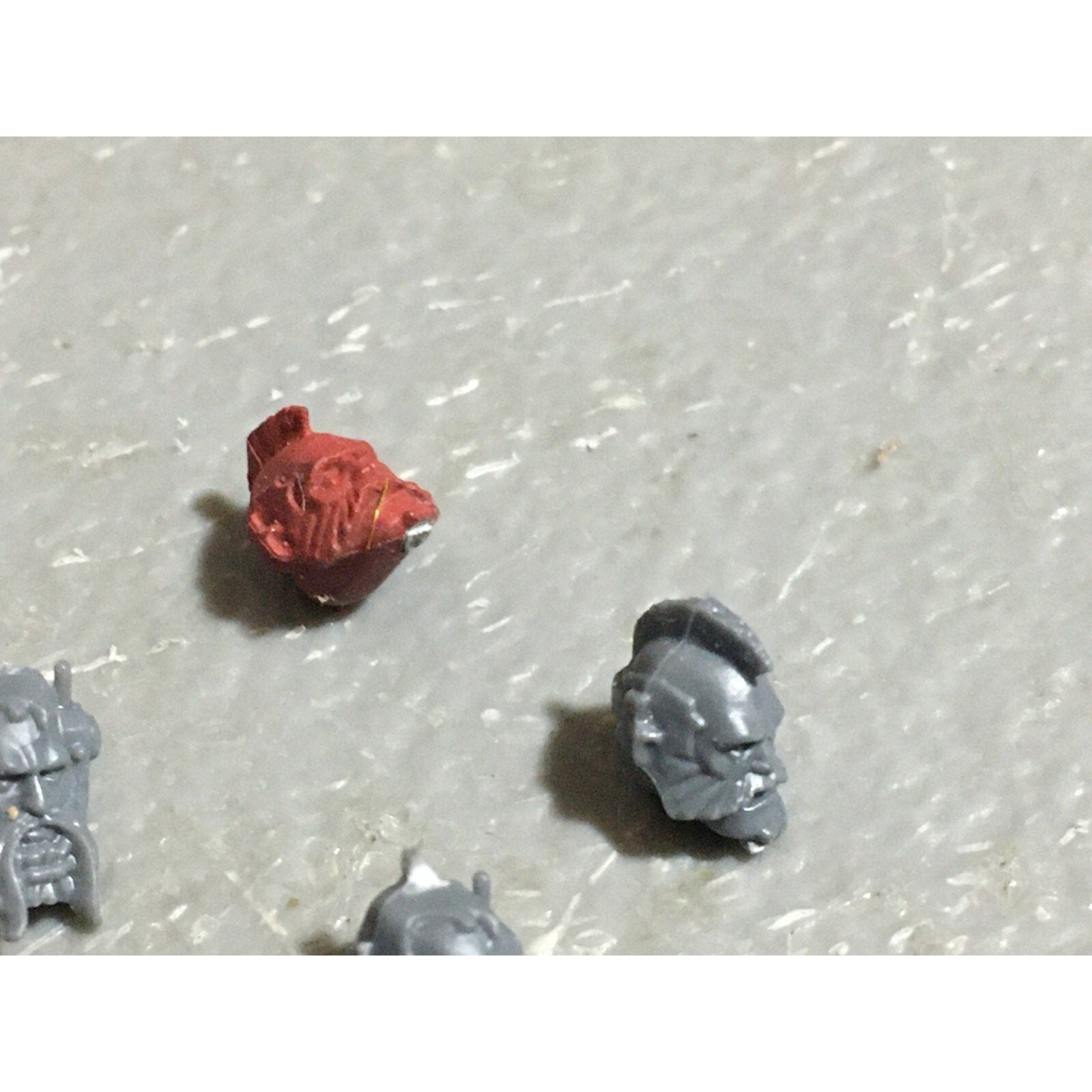 A22552 WARHAMMER 40K SPACE MARINES WOLVES BITS LOT SCOUT HEADS GAMES WORKSHOP GW