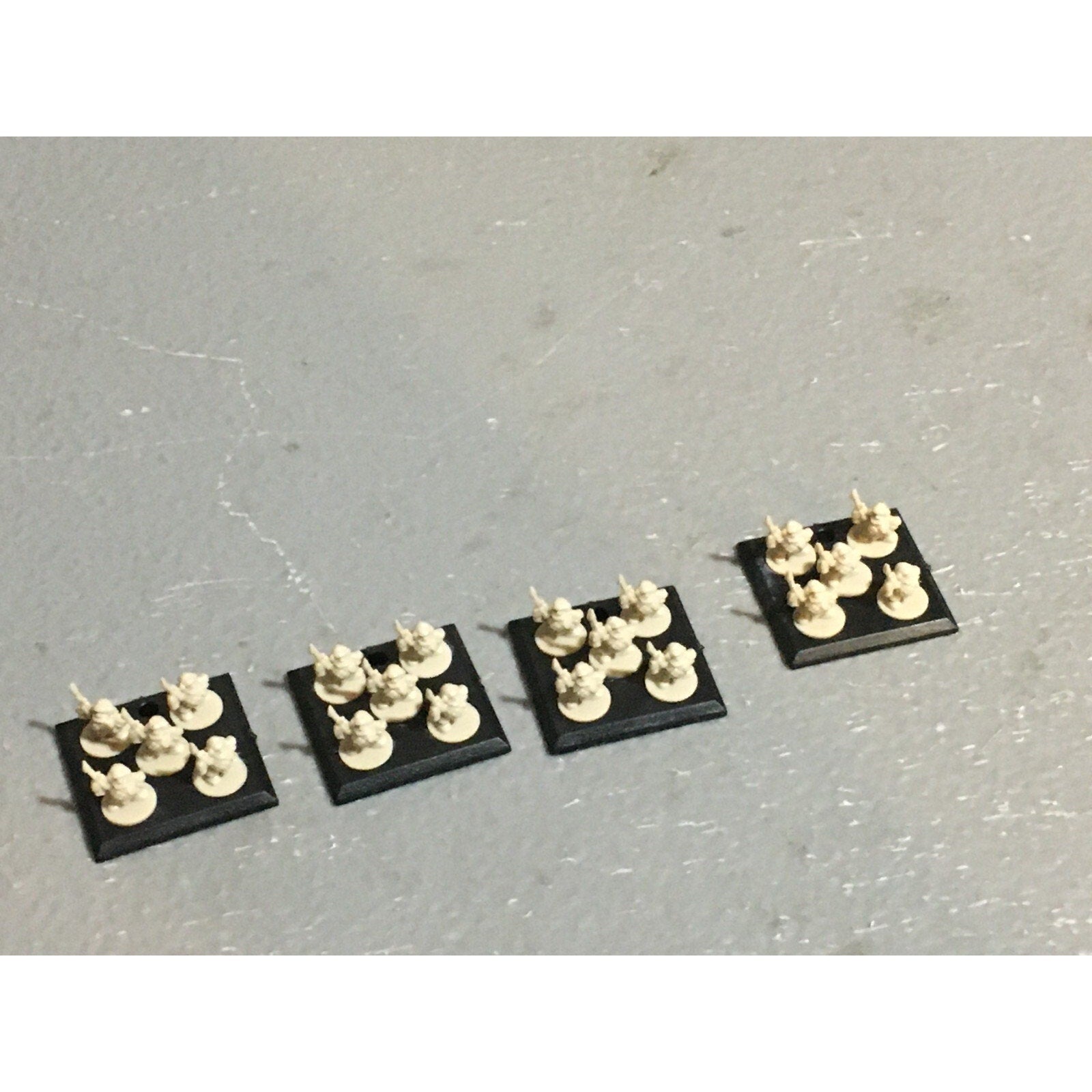 A16265 EPIC WARHAMMER 40K SPACE MARINES SQUATS WARRIORS 4 STANDS GW