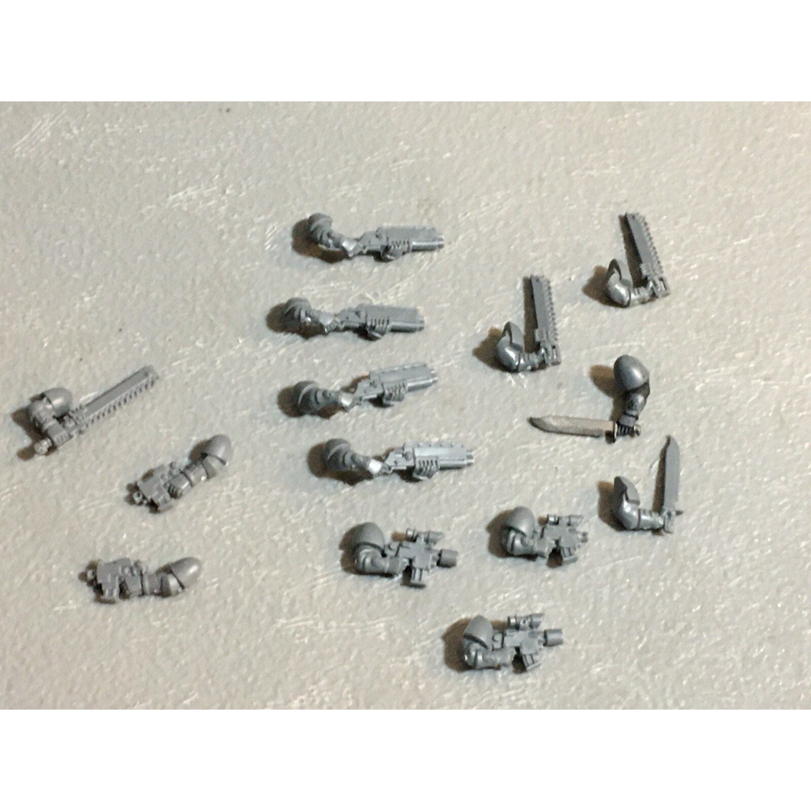 A23092 WARHAMMER 40K SPACE MARINES BITS LOT SCOUTS ARMS GAMES WORKSHOP GW
