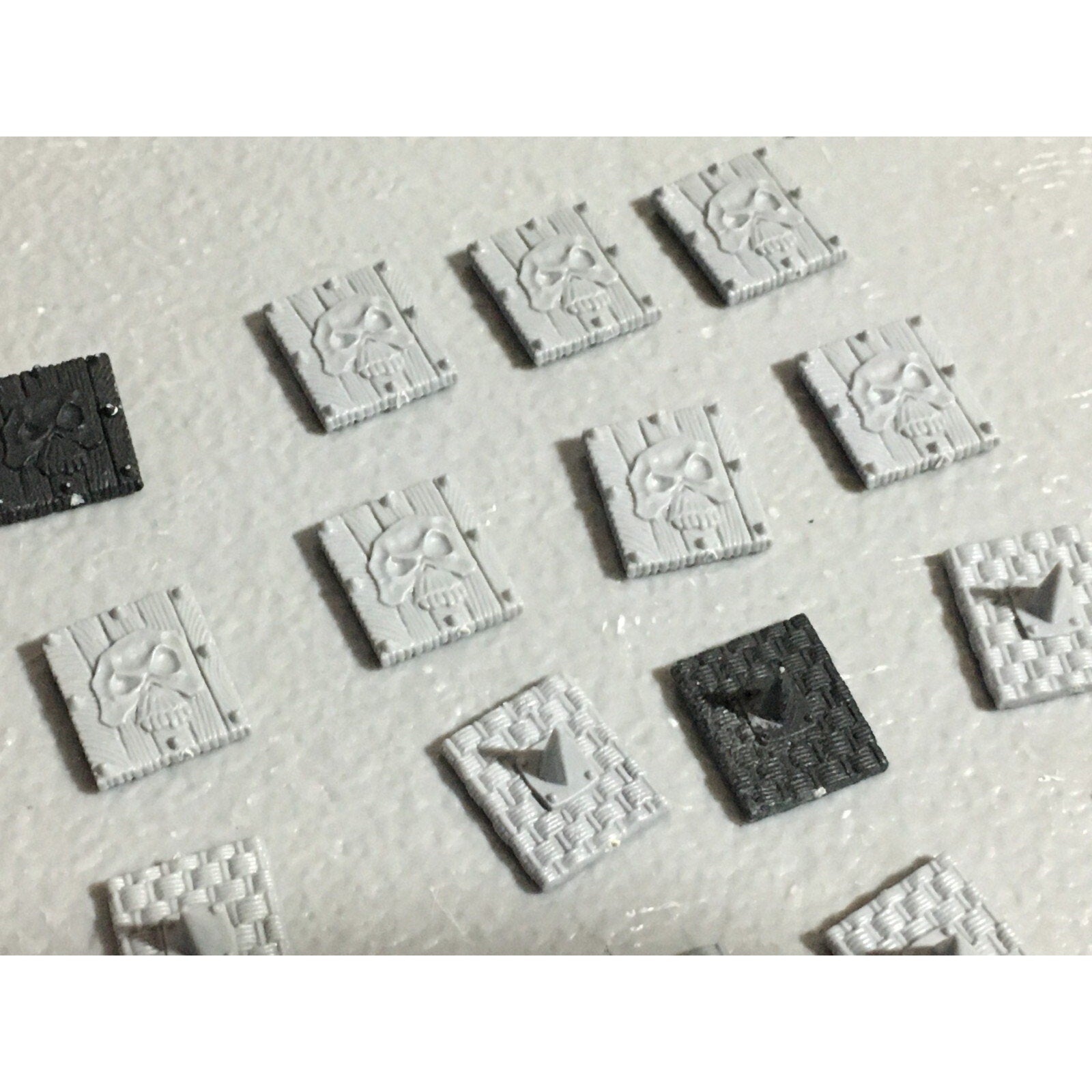 A22621 WARHAMMER FANTASY ORCS & GOBLINS BITS LOT GOBLIN SHIELD GAMES WORKSHOP GW