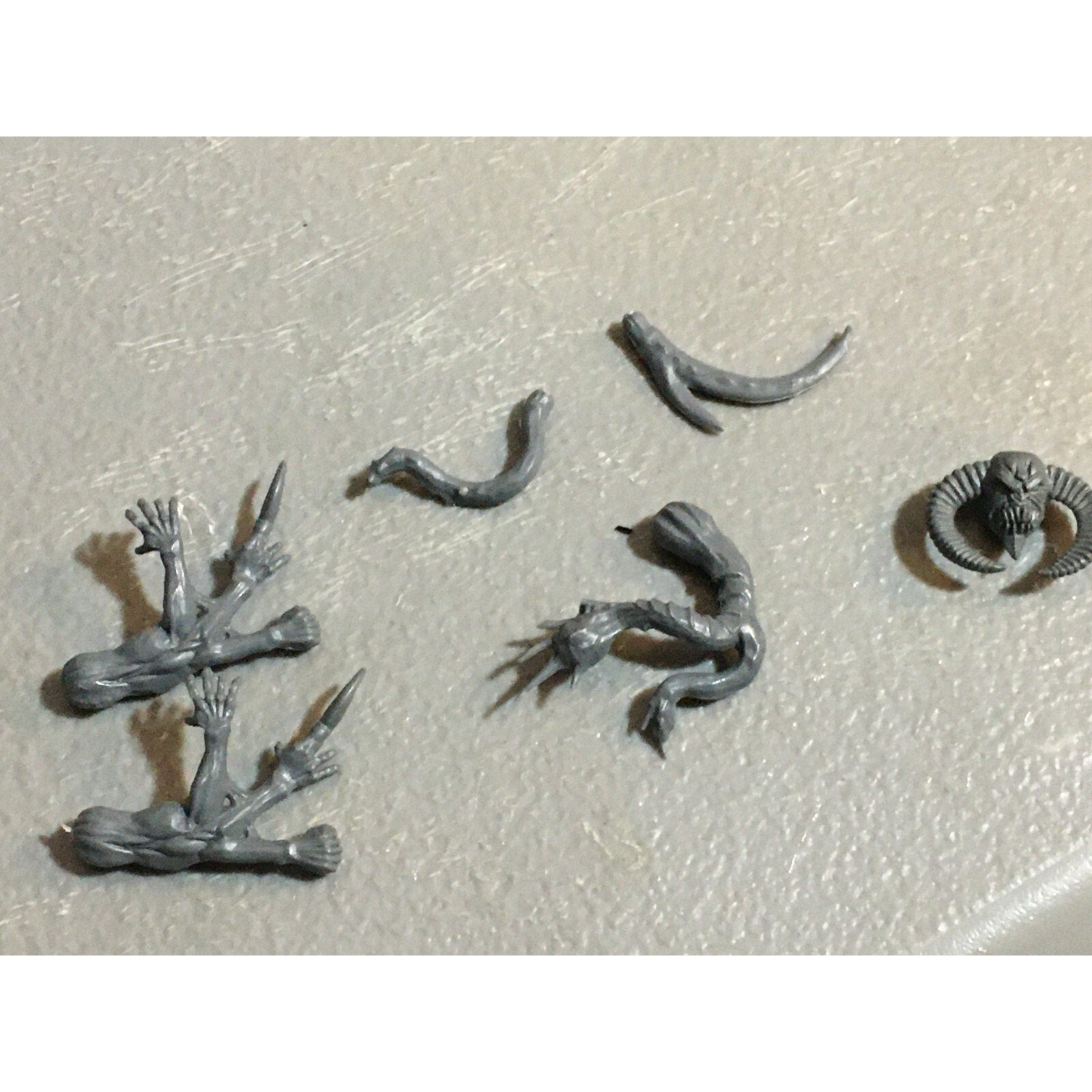 A23219 WARHAMMER FANTASY CHAOS MORTALS BITS LOT SPAWN & PRINCE HEAD GW