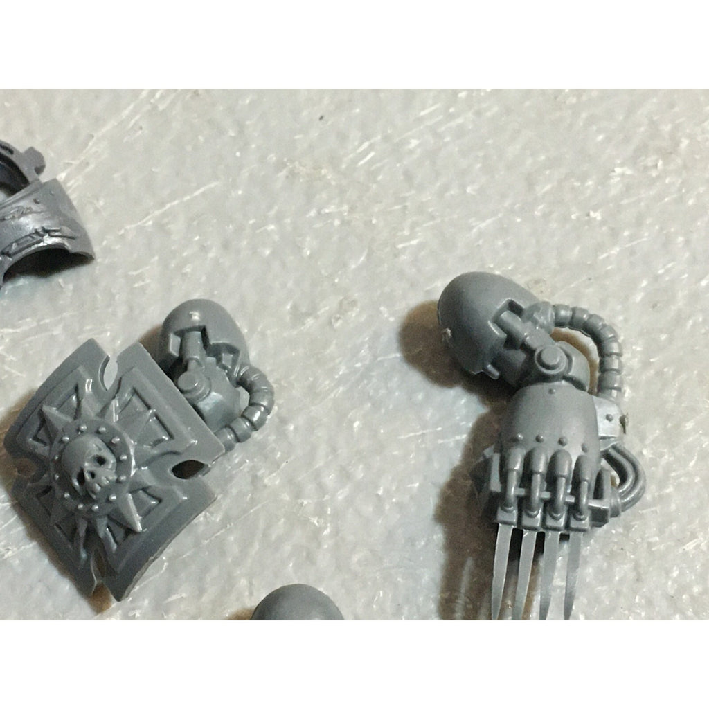 A23021 WARHAMMER 40K SPACE MARINES BITS LOT LIGHTNING CLAWS TERMINATORS GW