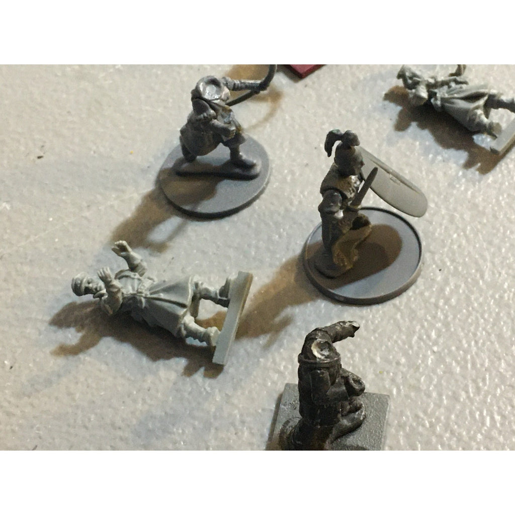 A32550 UNKNOWN MINIATURES PLASTIC INCOMPLETE LOT WARRIOR SOLDIER