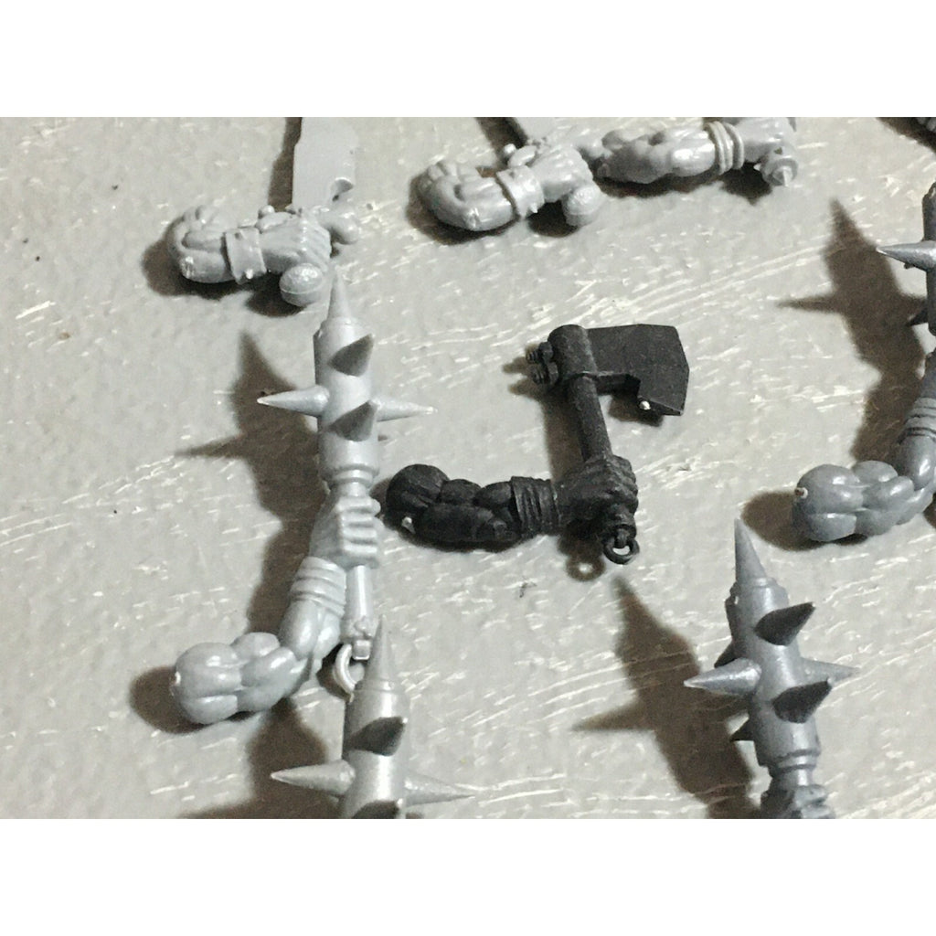 A22610 WARHAMMER FANTASY ORCS & GOBLINS BITS LOT ORC BOYZ HAND WEAPONS GW