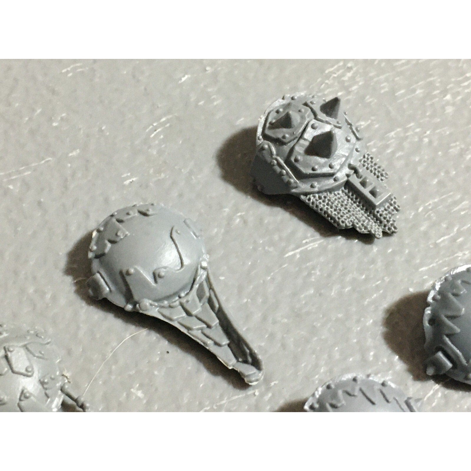 A22583 WARHAMMER FANTASY OGRE KINGDOMS BITS LOT GUT PLATES GAMES WORKSHOP GW