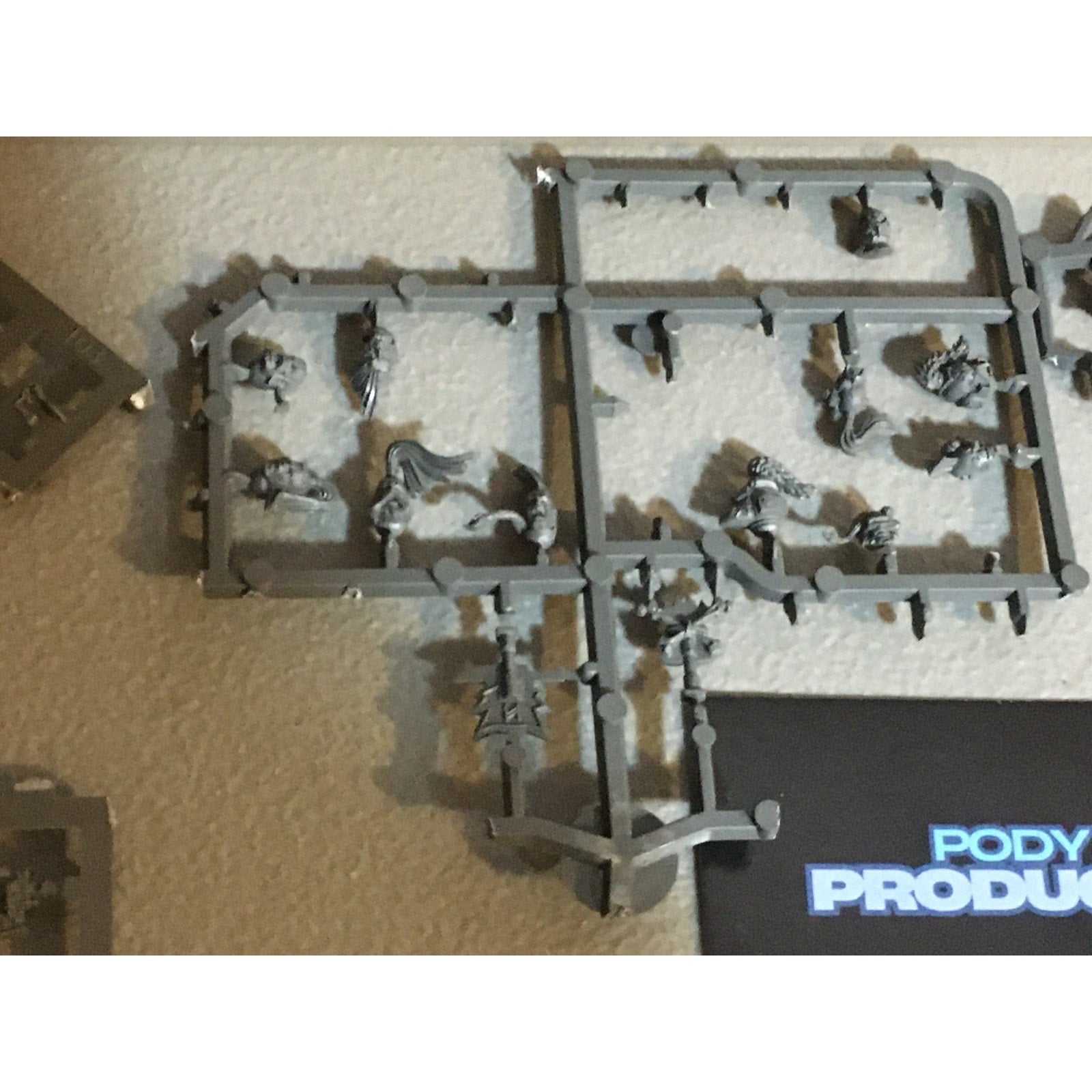 A33676 WARHAMMER 40K SPACE MARINES WOLVES BITS ON SPRUE LOT FIRSTBORN GW
