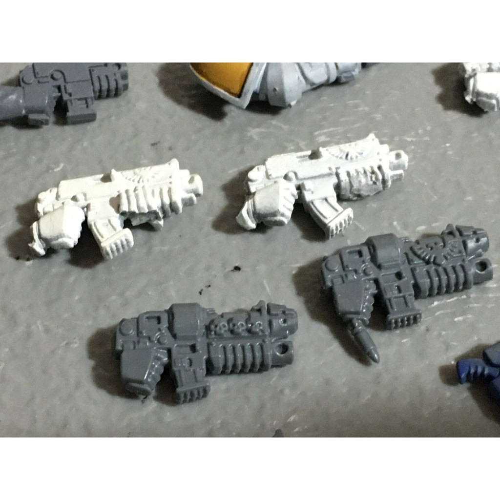 A22267 WARHAMMER 40K SPACE MARINES BITS LOT BOLTERS ARMS GAMES WORKSHOP GW
