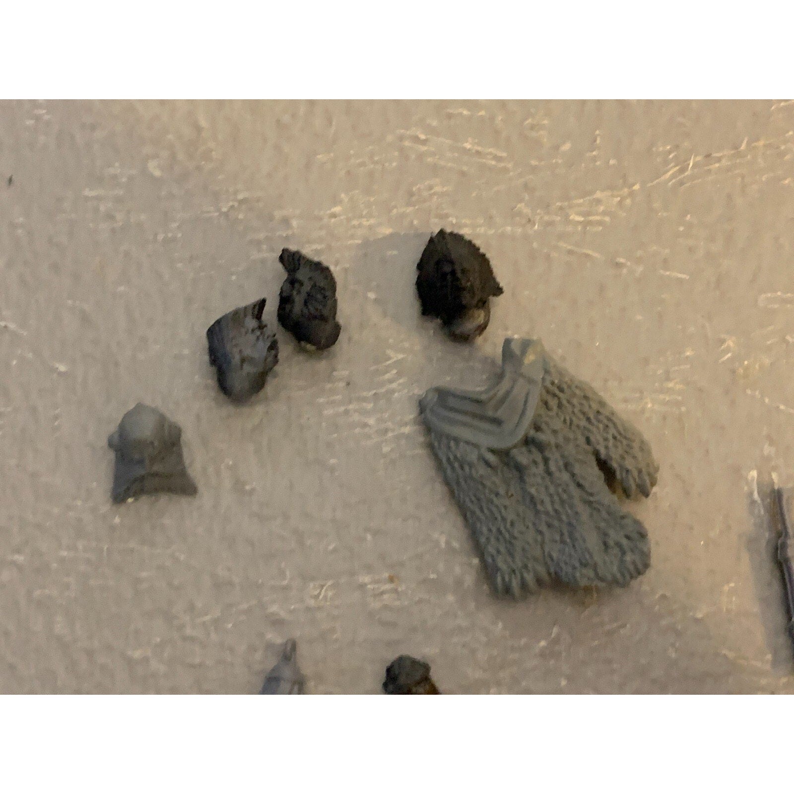 A23300 WARHAMMER 40K SPACE MARINES SPACE WOLVES BITS LOT TAIL GUNS HEADS GW