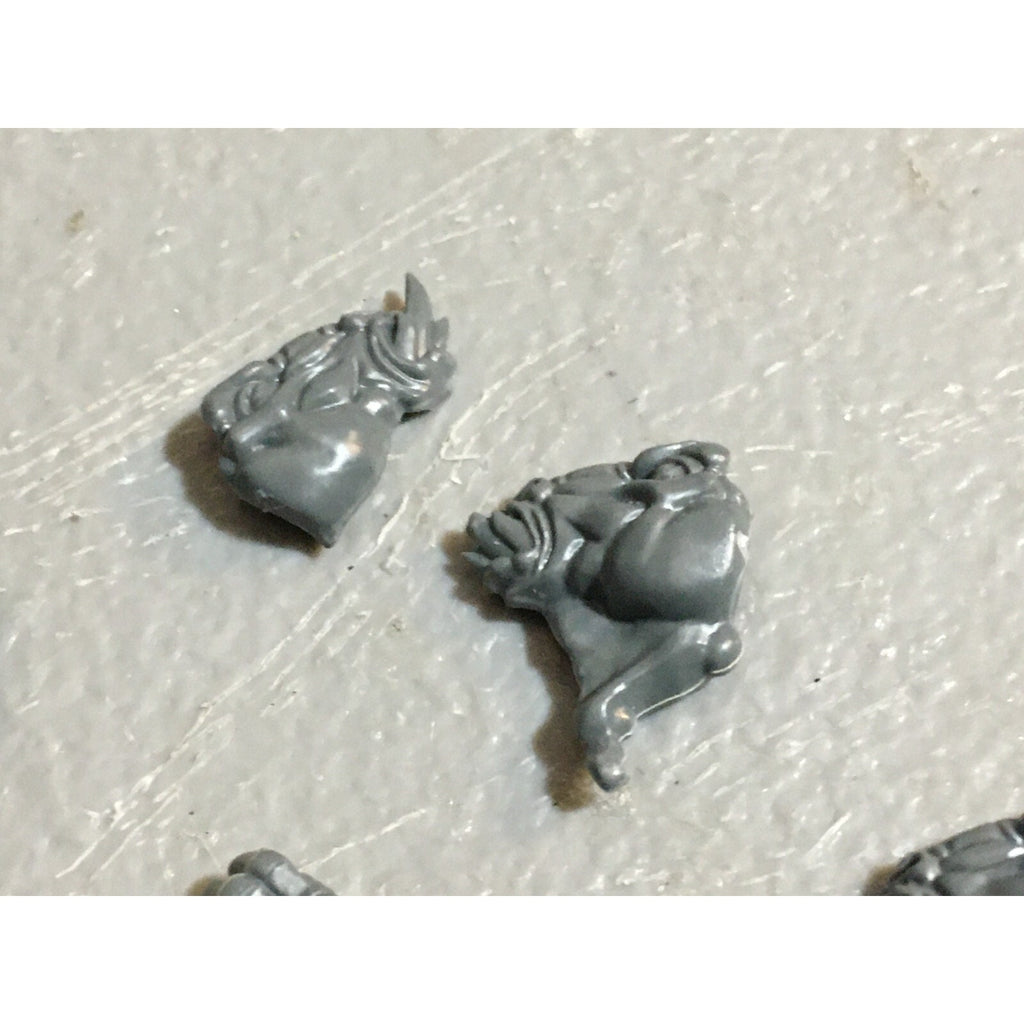 A23235 WARHAMMER FANTASY CHAOS BEASTMEN BITS LOT MINOTAUR HANDS ARMS GW