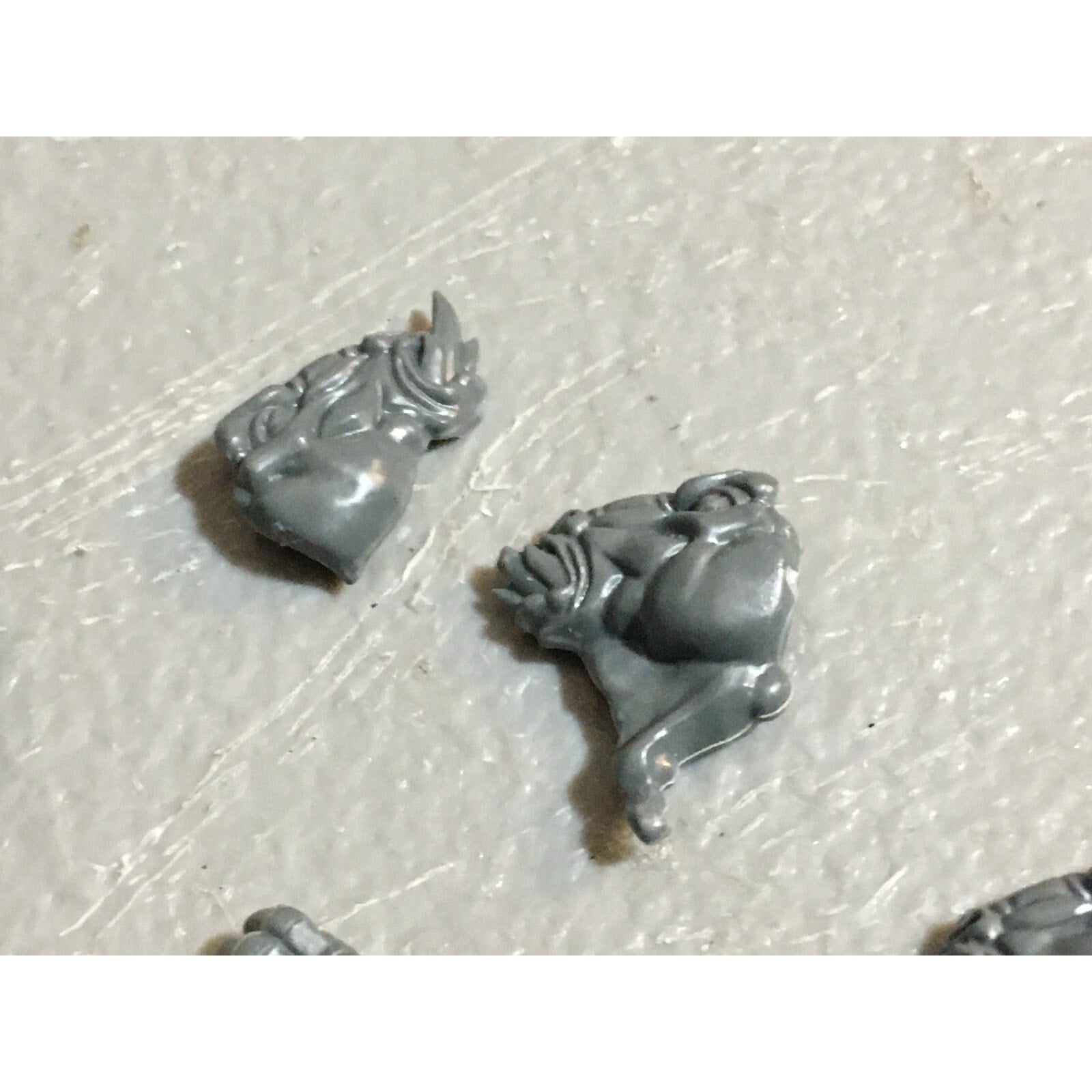 A23235 WARHAMMER FANTASY CHAOS BEASTMEN BITS LOT MINOTAUR HANDS ARMS GW