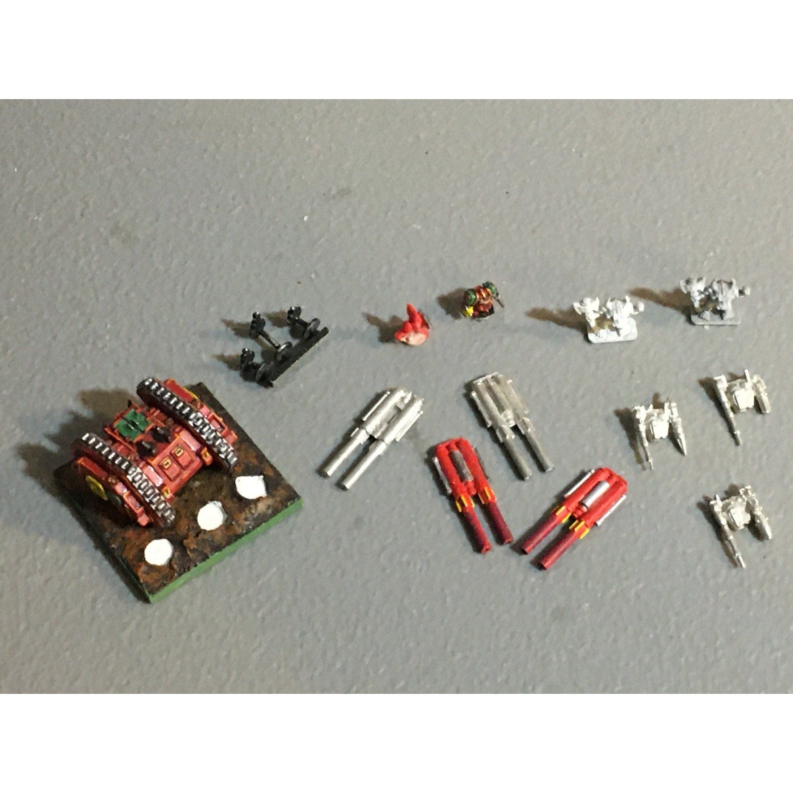 A24890 WARHAMMER 40K EPIC RANDOM BITS LOT INCOMPLETE SOME METAL ELDAR CHAOS GW