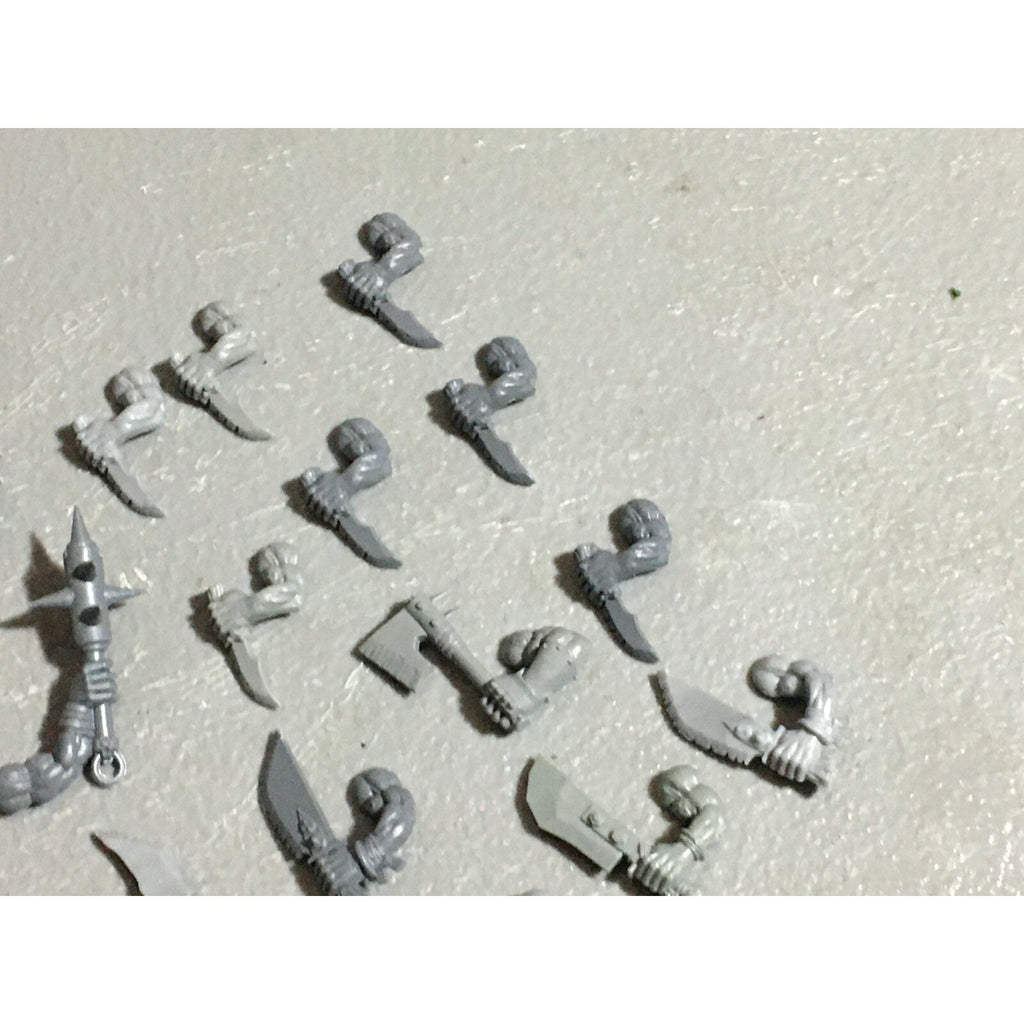 A22610 WARHAMMER FANTASY ORCS & GOBLINS BITS LOT ORC BOYZ HAND WEAPONS GW