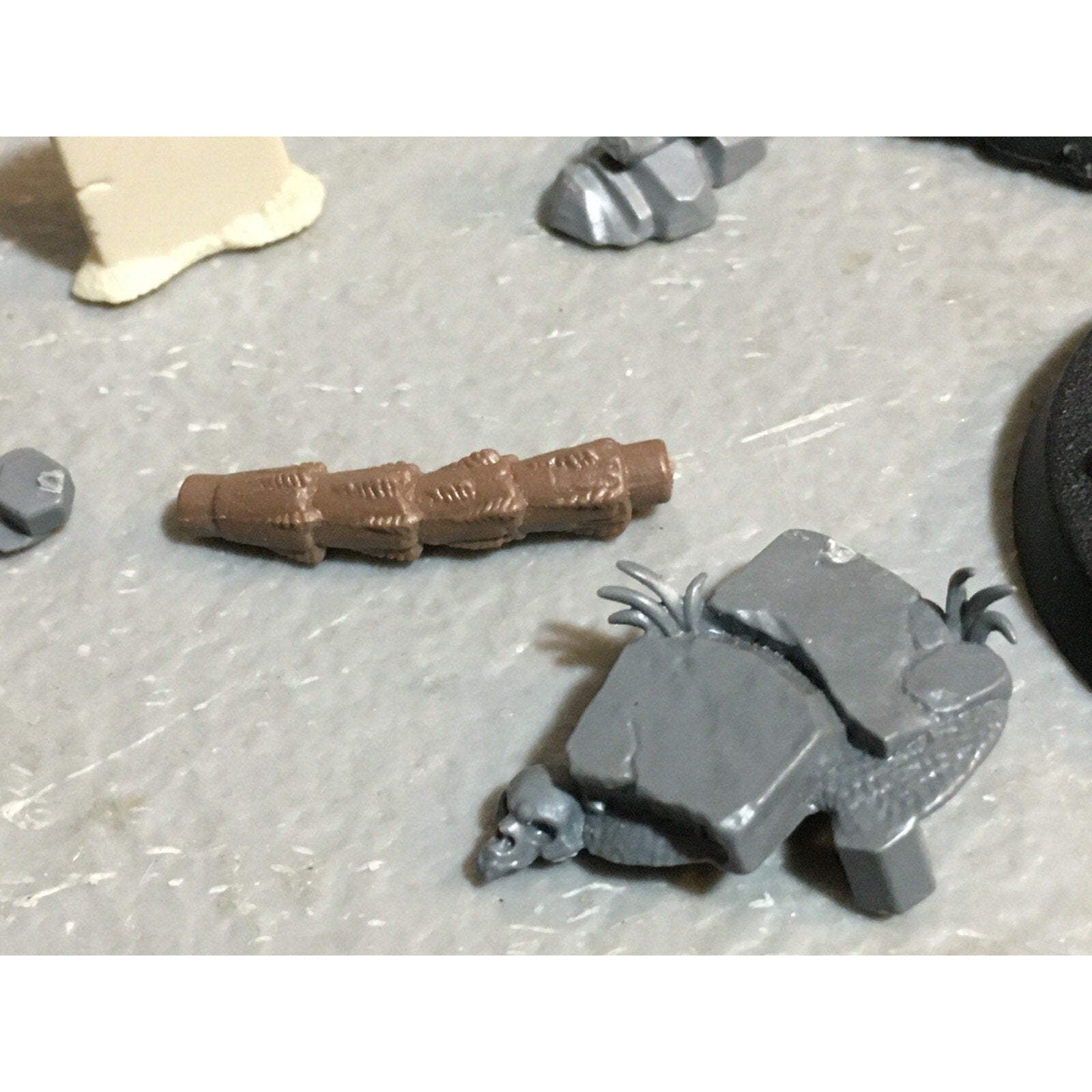 A23492 WARHAMMER FANTASY 40K TERRAIN BITS LOT GRAVE PLANT BASING GAMES WORKSHOP