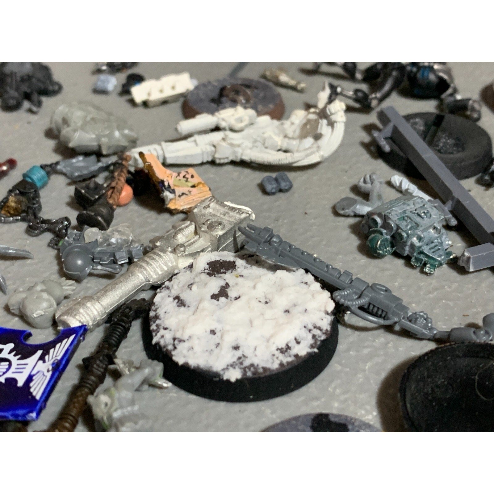 A17864 WARHAMMER FANTASY 40K MIXED RANDOM BITS LOT