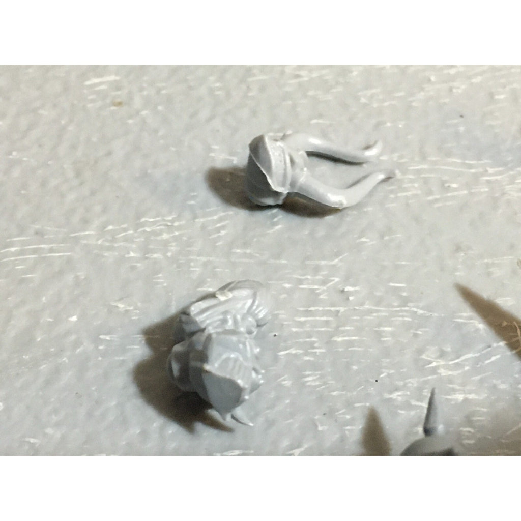 A23069 WARHAMMER FANTASY CHAOS MORTALS BITS LOT WARRIORS OOP MIXED HEADS ARMS GW