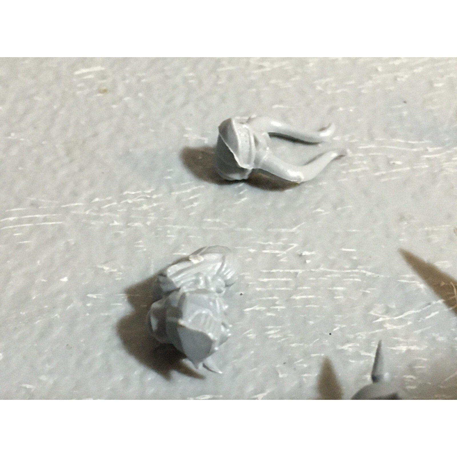 A23069 WARHAMMER FANTASY CHAOS MORTALS BITS LOT WARRIORS OOP MIXED HEADS ARMS GW