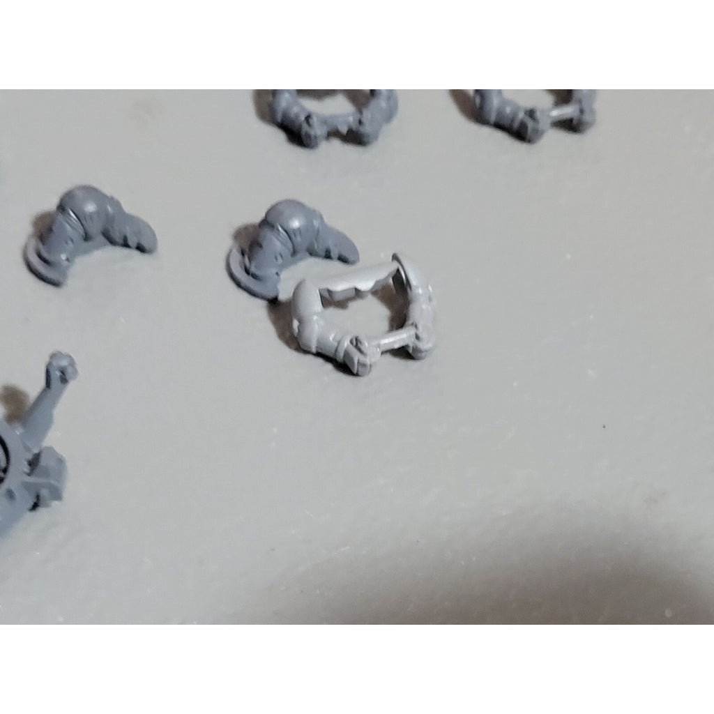 A18905 WARHAMMER 40K SPACE MARINES BITS LOT TANK VEHICLE RHINO RAZORBACK PRED