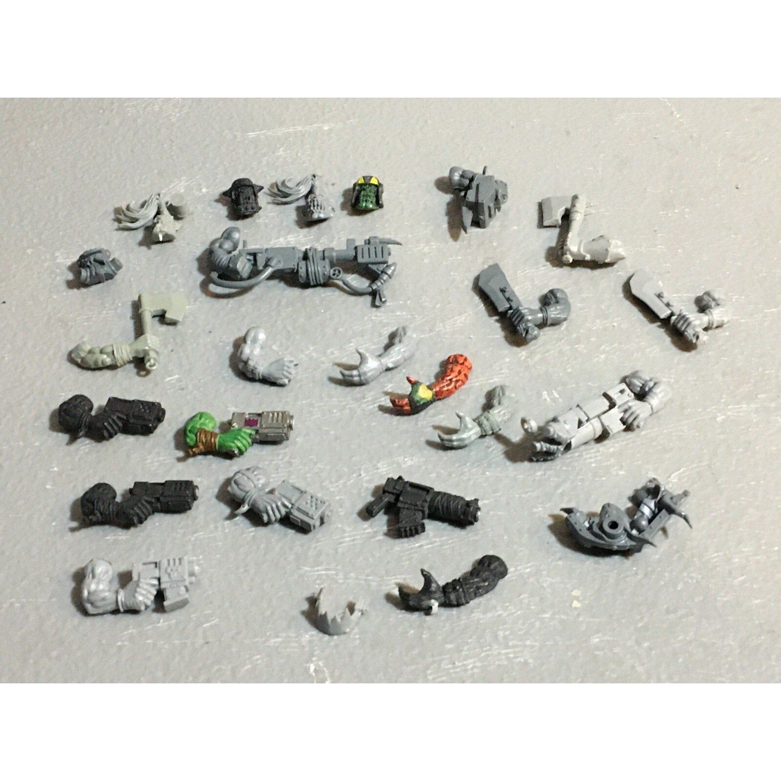 A23239 WARHAMMER 40K SPACE ORKS BITS LOT ARMS HEADS GAMES WORKSHOP GW