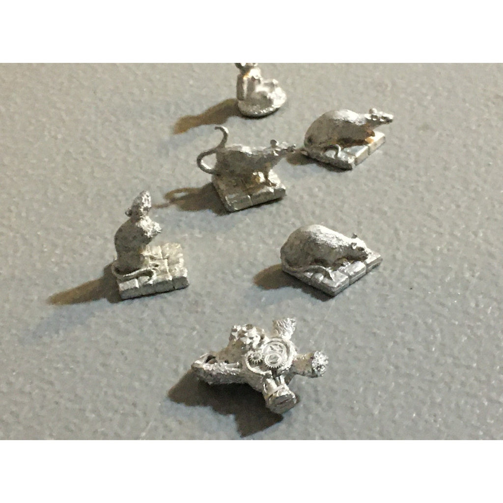 A32522 UNKNOWN METAL MINIATURES FAMILIAR? RAT TEDDY BEAR TABLETOP