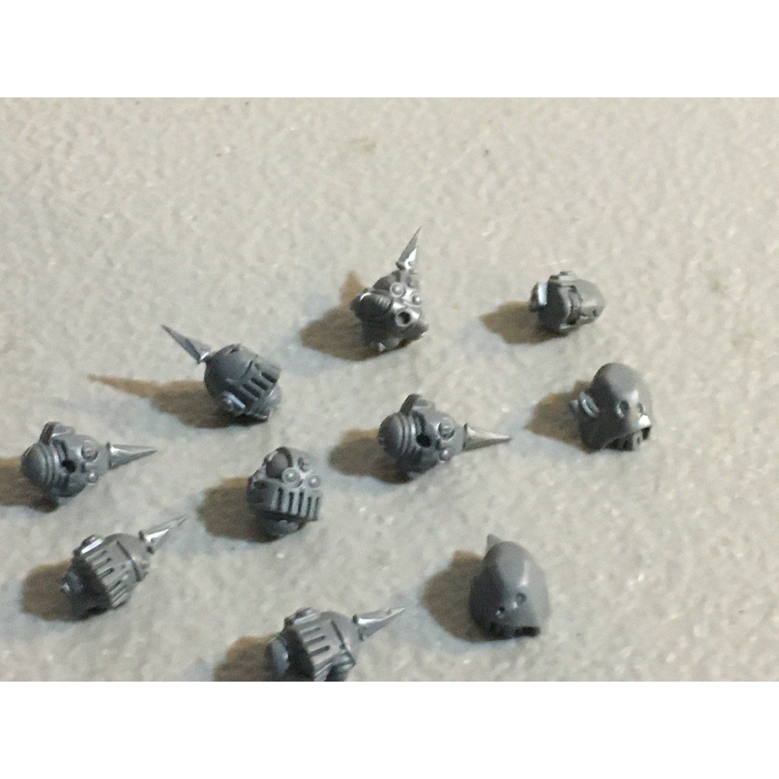 A31438 WARHAMMER 40K DEATH GUARD BITS LOT HEAD MUTATED SPIKE GW CHAOS MARINES