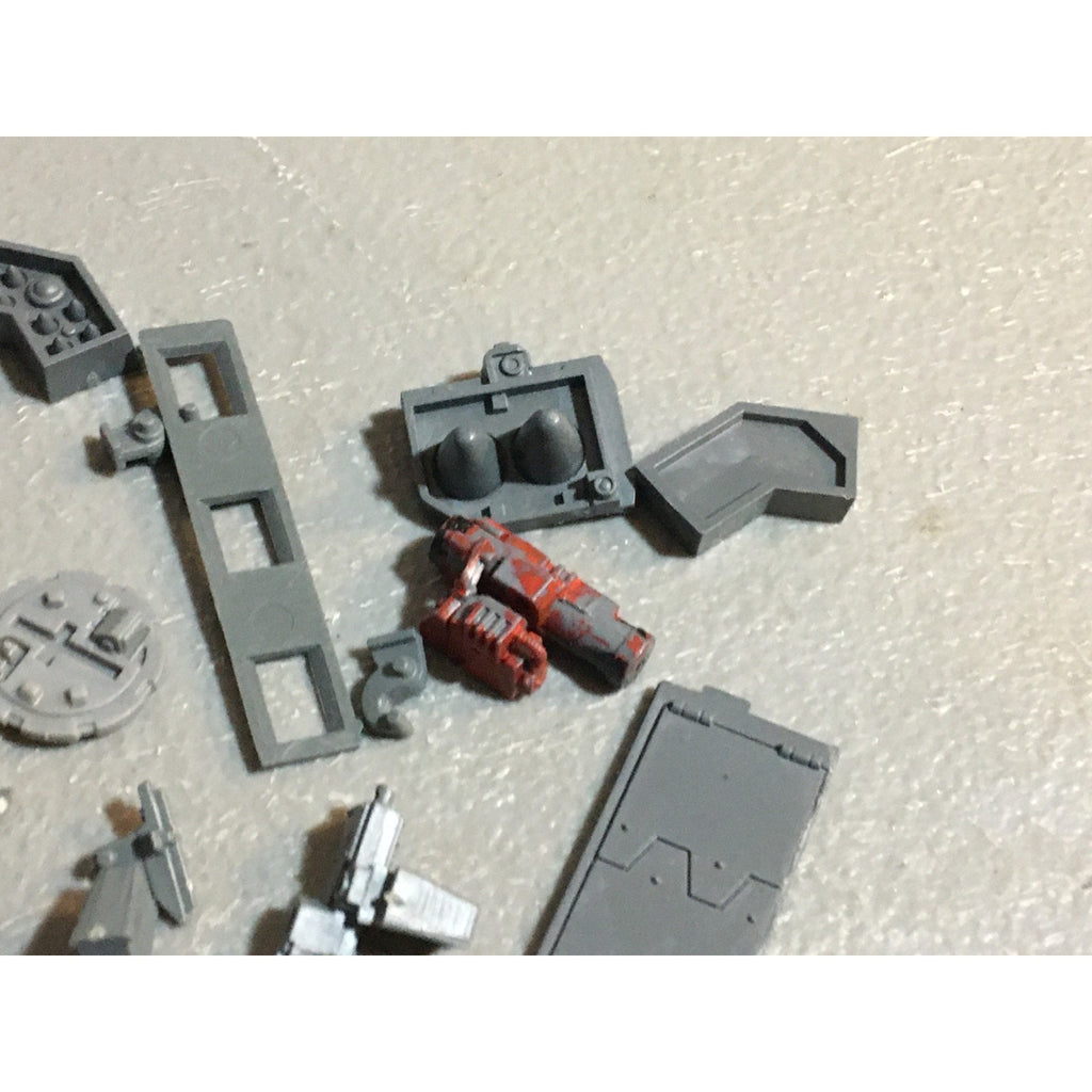 A24525 WARHAMMER 40K SPACE MARINES BITS LOT TANKS LIDS ACCESSOIRES