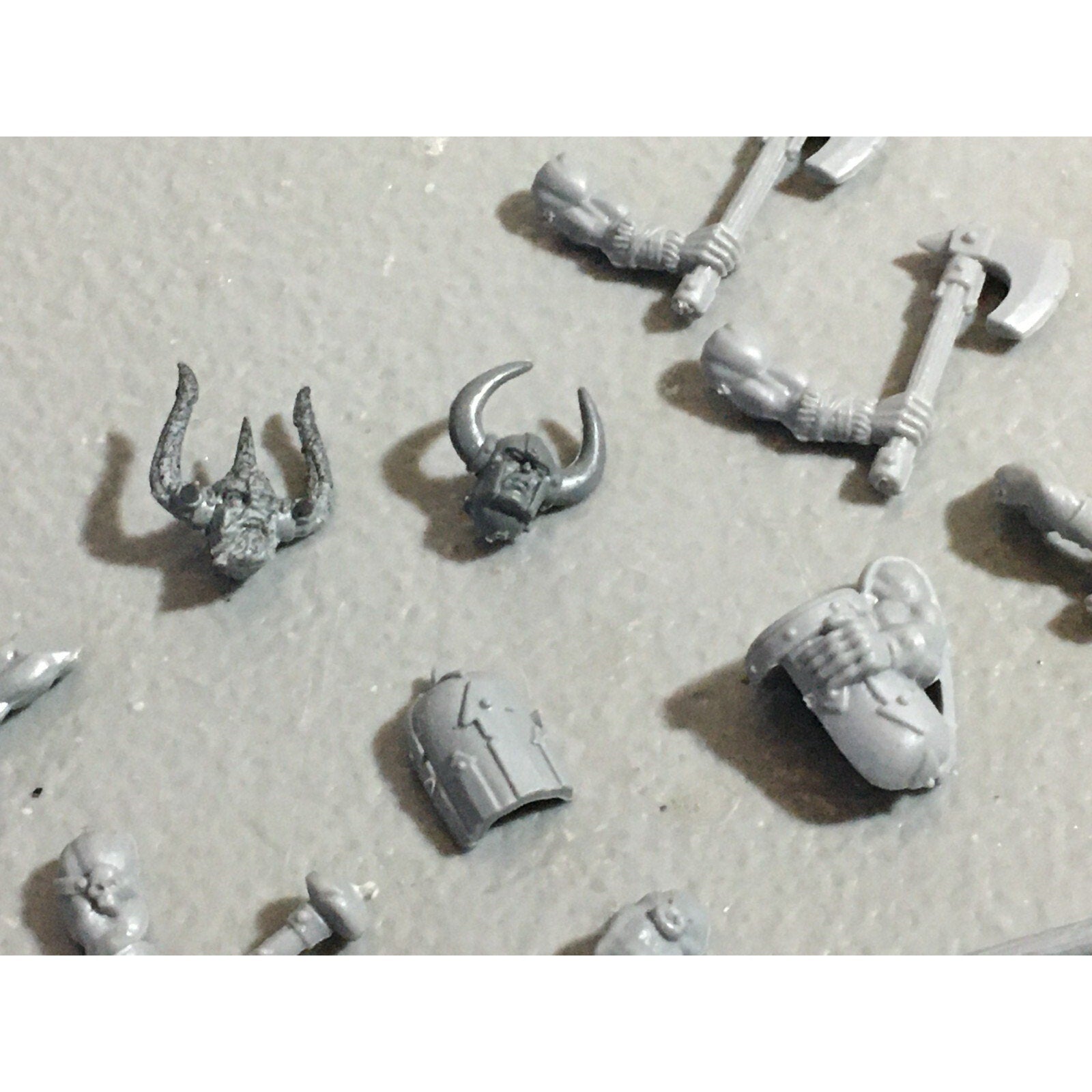 A22184 WARHAMMER FANTASY CHAOS MORTALS BITS LOT MIXED MARAUDER COMMAND & ARMS GW