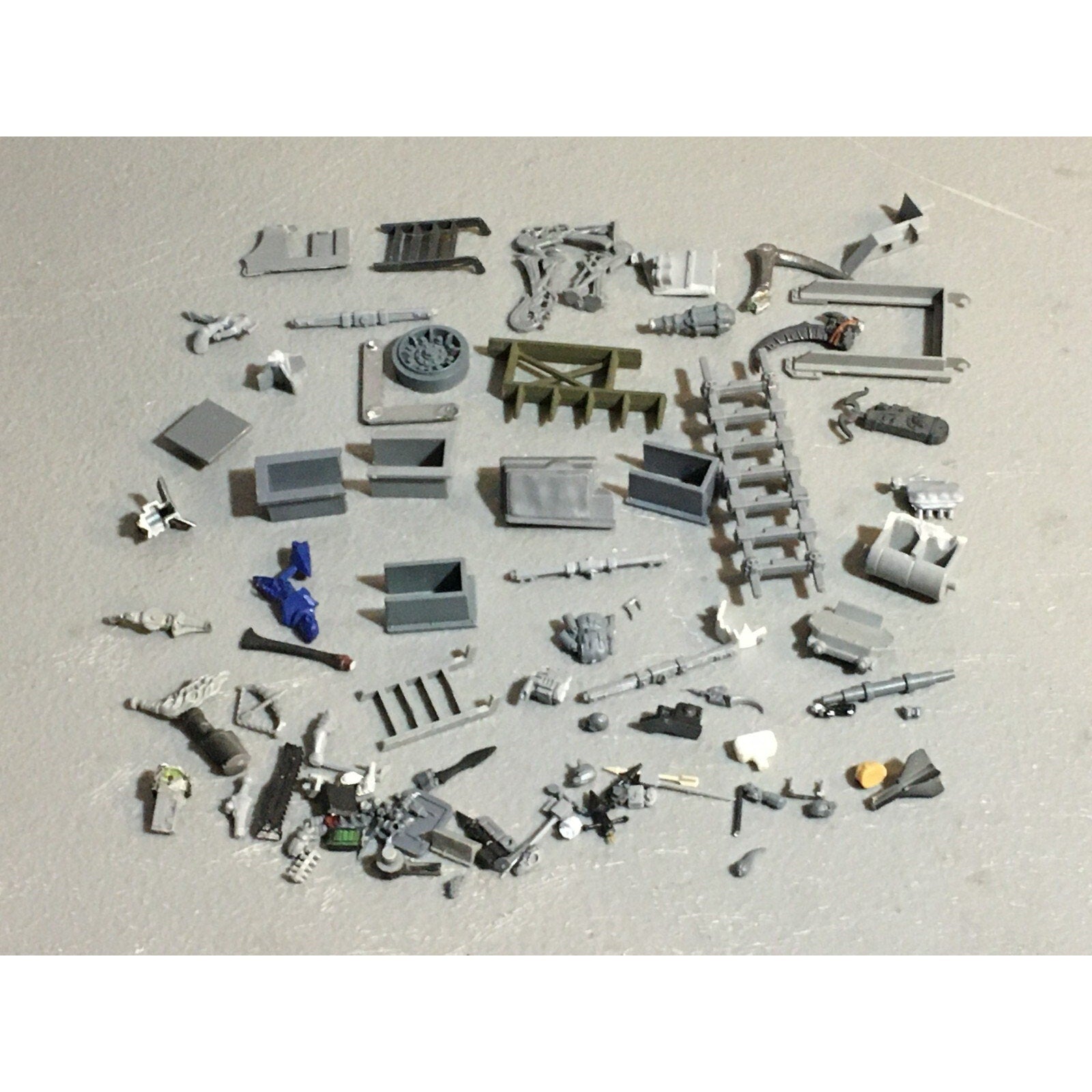A23493 WARHAMMER FANTASY 40K BITS LOT MIXED RANDOM GAMES WORKSHOP GW