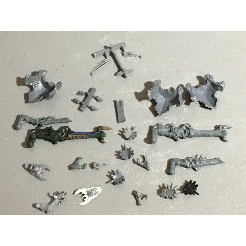 A22321 WARHAMMER 40K TYRANIDS BITS LOT MIXED GAMES WORKSHOP GW