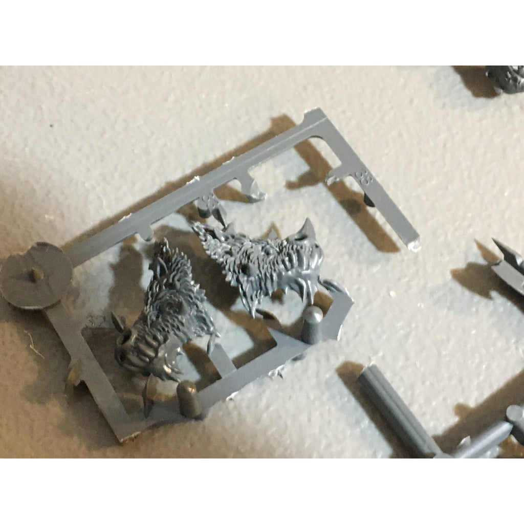 A23590 WARHAMMER AOS FANTASY OGRE KINGDOMS MAWTRIBES BITS ON SPRUE LOT MIXED GW