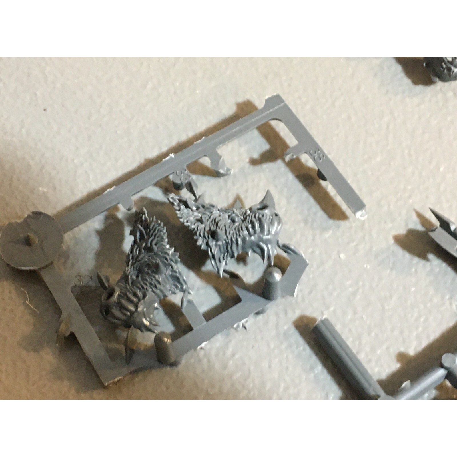 A23590 WARHAMMER AOS FANTASY OGRE KINGDOMS MAWTRIBES BITS ON SPRUE LOT MIXED GW