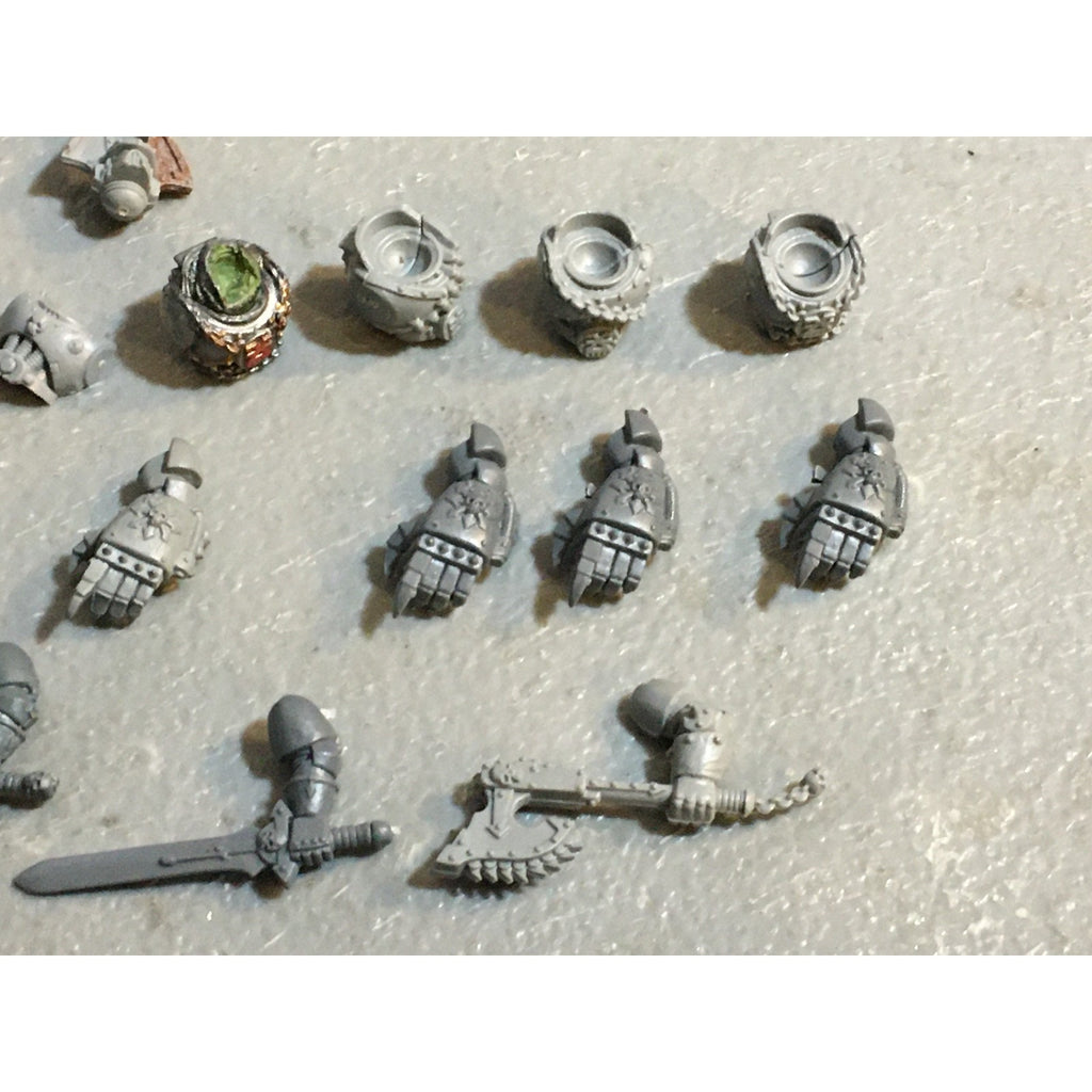 A33590 WARHAMMER 40K CHAOS SPACE MARINES CSM BITS LOT POWERFIST CHEST SWORD GW