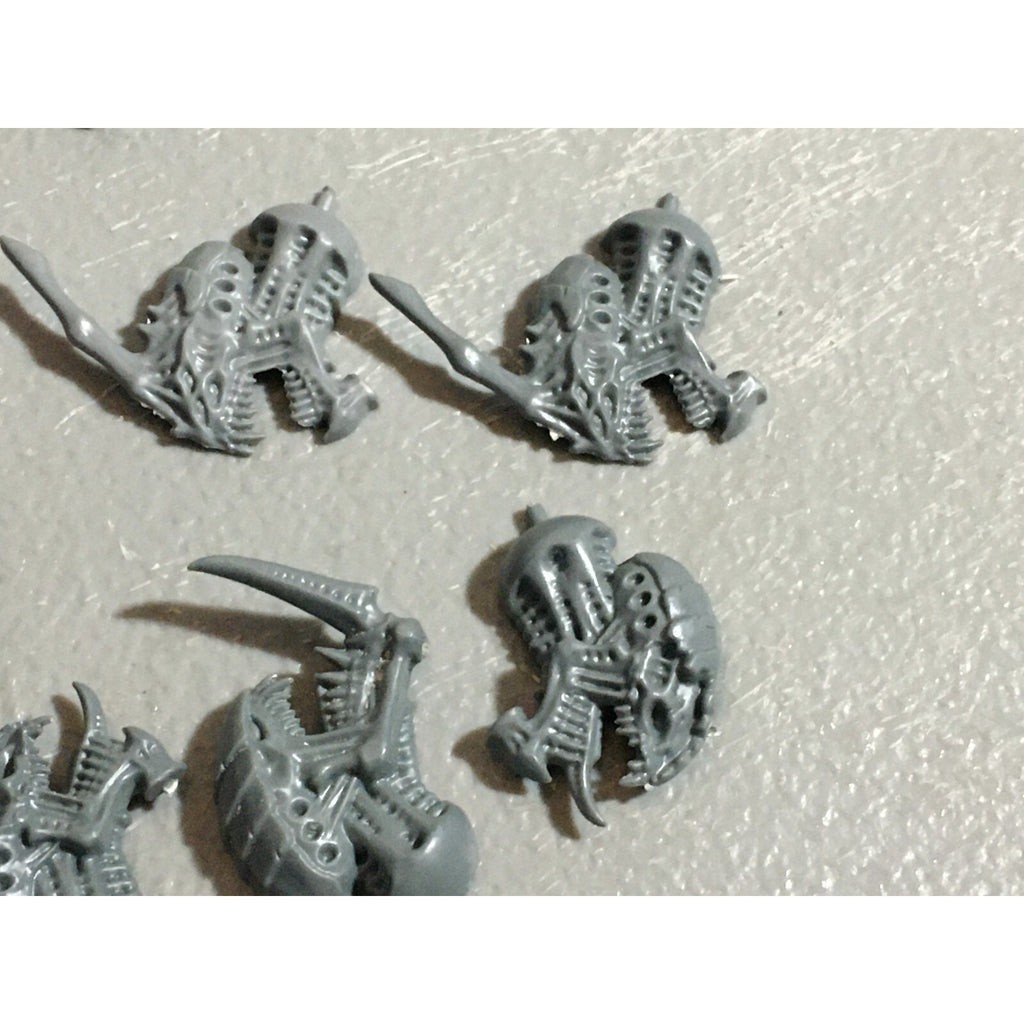 A22313 WARHAMMER 40K TYRANIDS BITS LOT MIXED GAMES WORKSHOP GW
