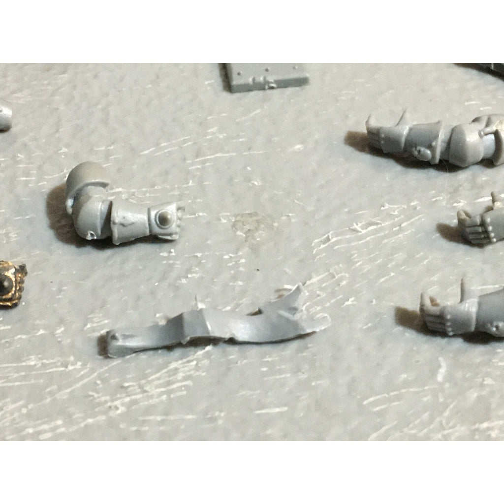 A23465 WARHAMMER 40K CHAOS SPACE MARINES BITS LOT MIXED VEHICLE ARMS GW
