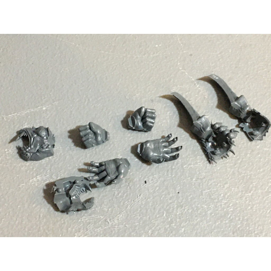A23221 WARHAMMER FANTASY CHAOS BEASTMEN BITS LOT CYGOR HANDS HEAD GW