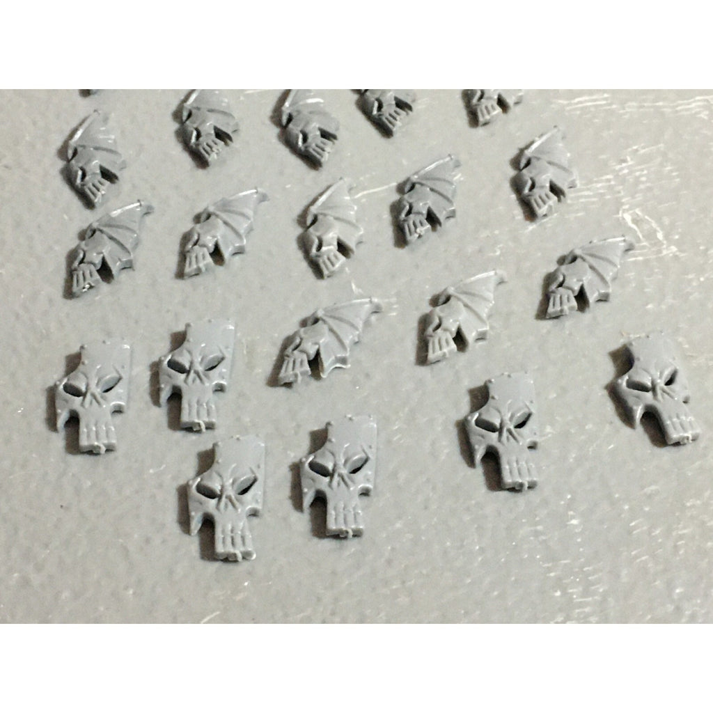 A22068 WARHAMMER FANTASY DARK ELVES BITS LOT SHIELD ICONS GAMES WORKSHOP GW