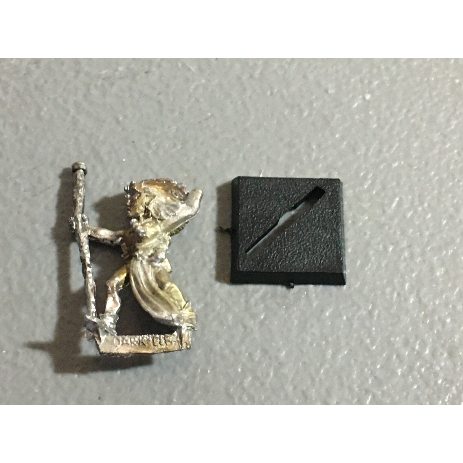 A22128 WARHAMMER FANTASY DARK ELVES METAL SORCERER OOP MISS STAFF TOP & HAND GW