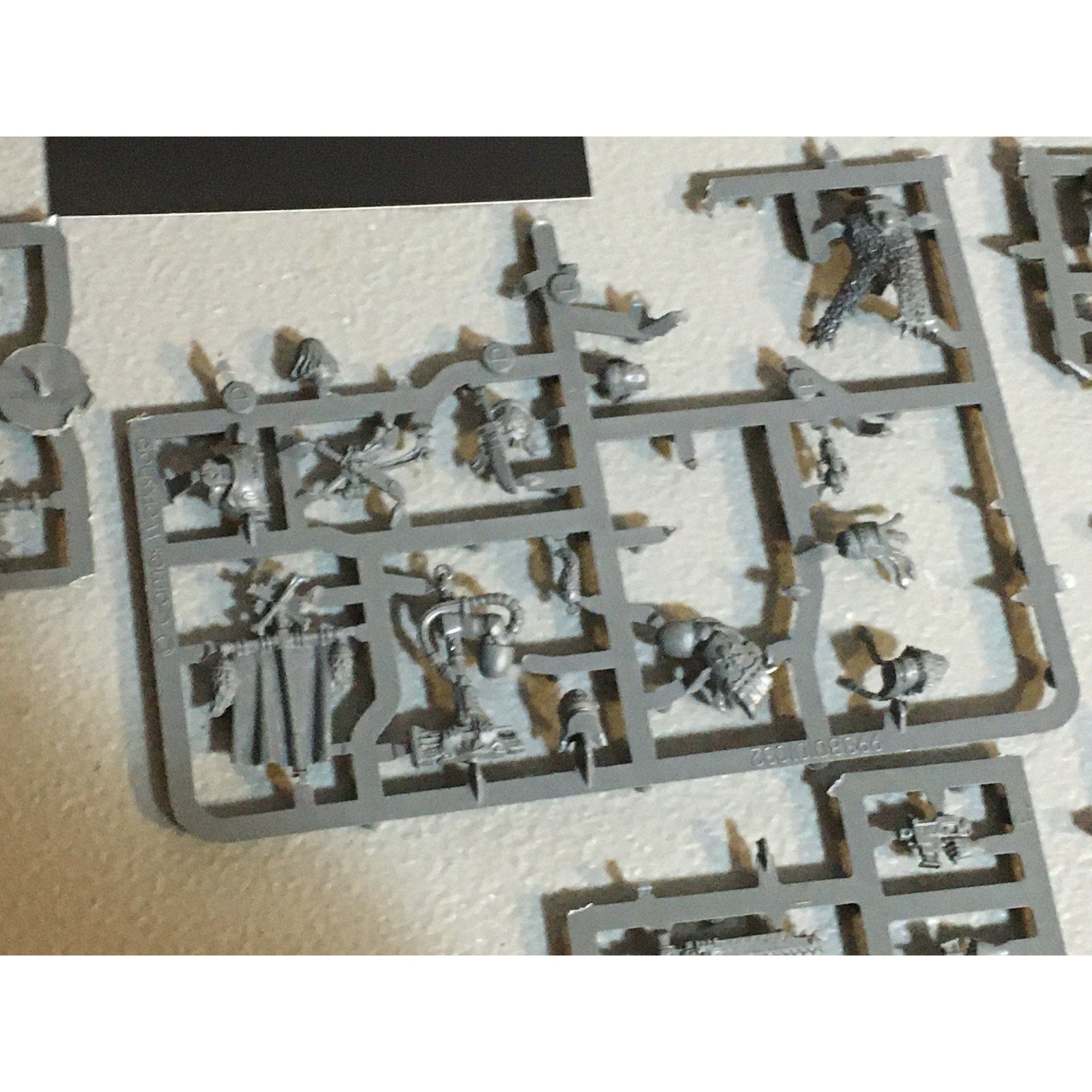 A33676 WARHAMMER 40K SPACE MARINES WOLVES BITS ON SPRUE LOT FIRSTBORN GW