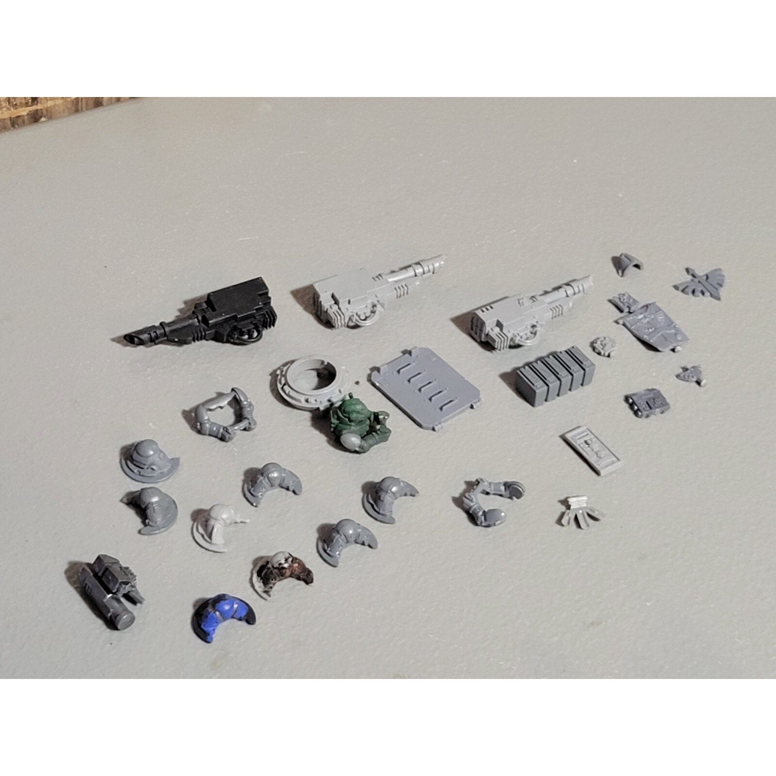 A18906 WARHAMMER 40K SPACE MARINES BITS LOT TANK RHINO RAZORBACK DARK ANGELS