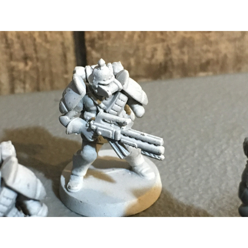 A30064 UNKNOWN TABLE TOP SCI-FI POWER ARMOR SOLDIERS 9 PK MISS 1 ARM WAR GAMES