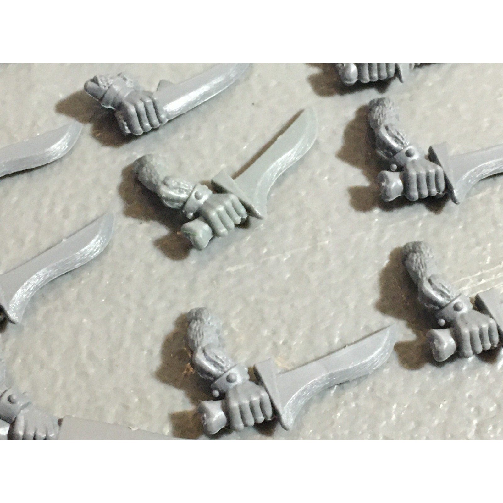 A22297 WARHAMMER FANTASY SKAVEN BITS LOT SWORD ARMS GAMES WORKSHOP GW