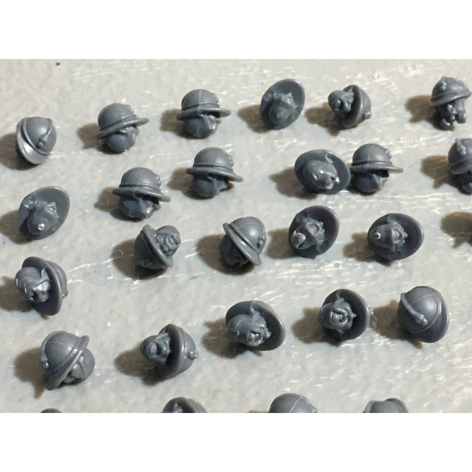 A23032 WARGAMES ATLANTIC HEADS FRENCH ADRIAN HELMET & GASMASK MM BITS LOT MINIS
