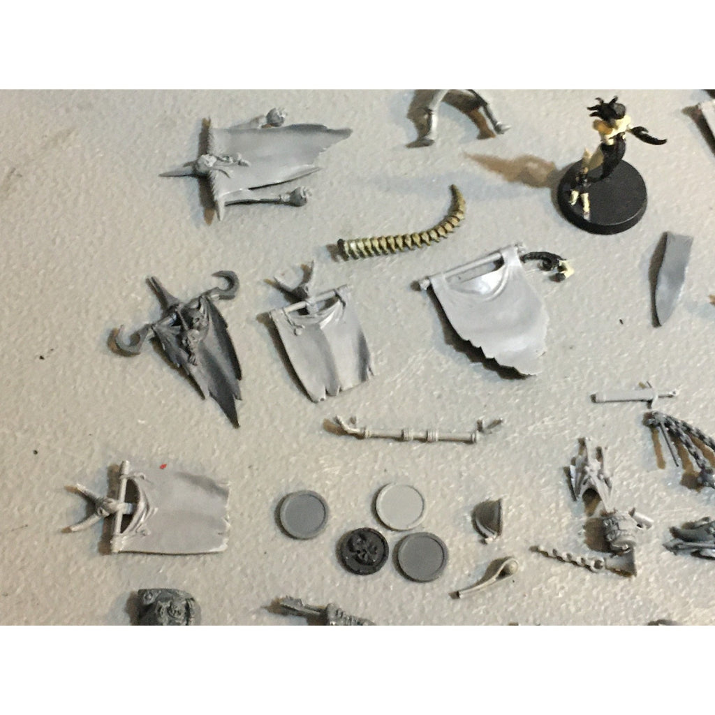 A29619 WARHAMMER FANTASY AOS MIXED BITS LOT BANNER SHIELD CLOAK GW