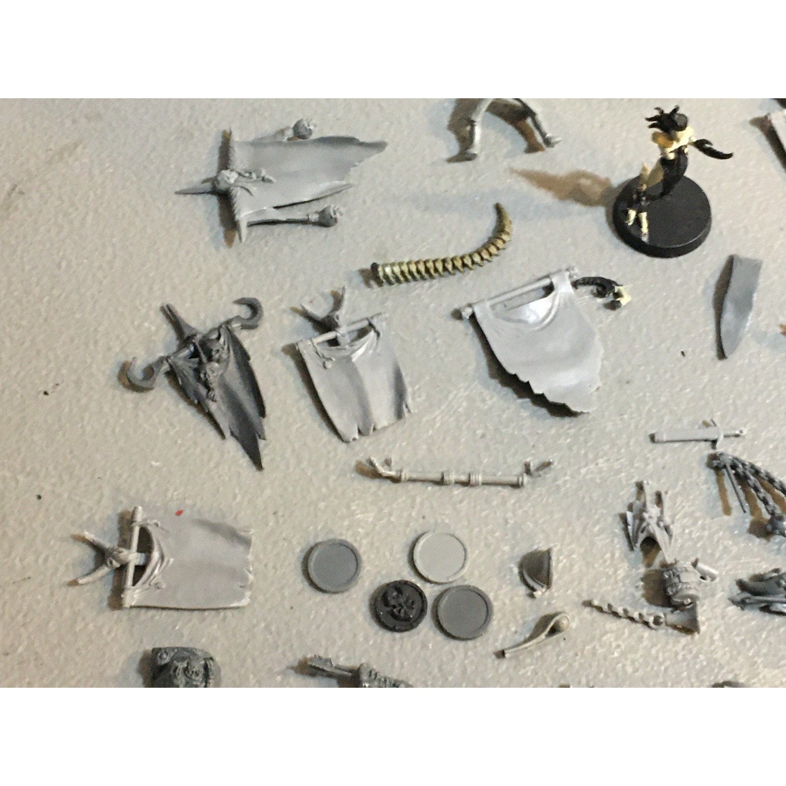 A29619 WARHAMMER FANTASY AOS MIXED BITS LOT BANNER SHIELD CLOAK GW