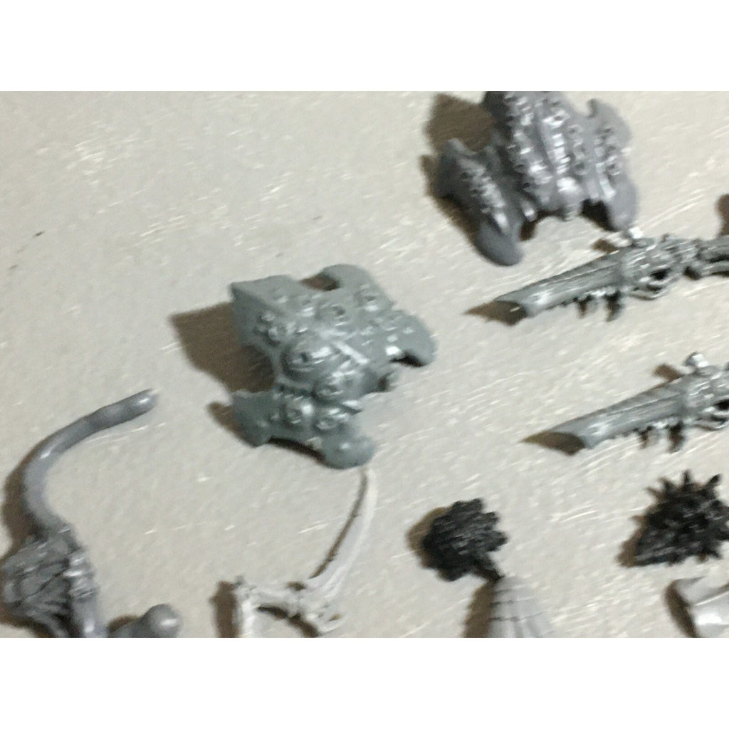 A22320 WARHAMMER 40K TYRANIDS BITS LOT MIXED GAMES WORKSHOP GW