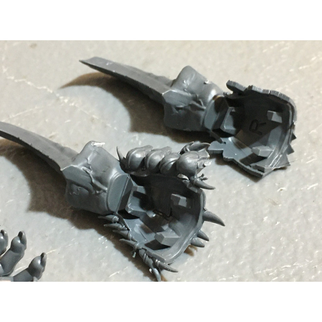 A23221 WARHAMMER FANTASY CHAOS BEASTMEN BITS LOT CYGOR HANDS HEAD GW