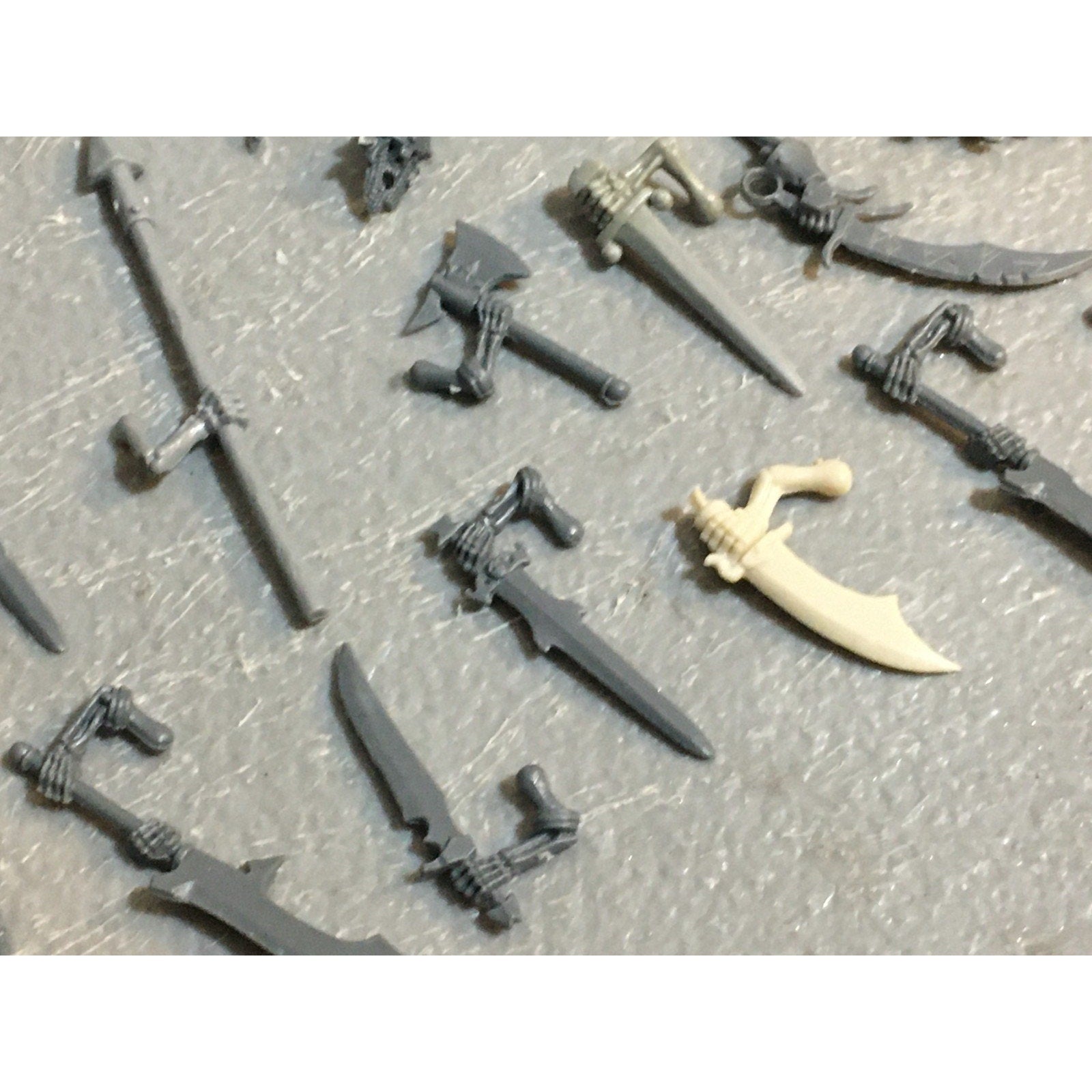 A28766 WARHAMMER FANTASY OLD WORLD VAMPIRE COUNTS BITS LOT SKELETON HEADS ARMS