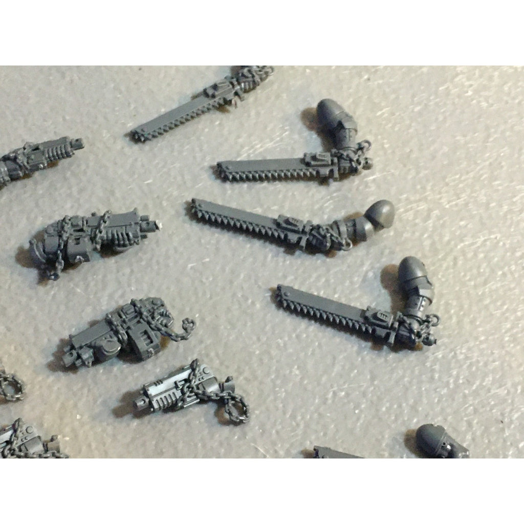 A29439 WARHAMMER 40K SPACE MARINES BLACK TEMPLARS BITS LOT ARMS BOLTER SWORD GW