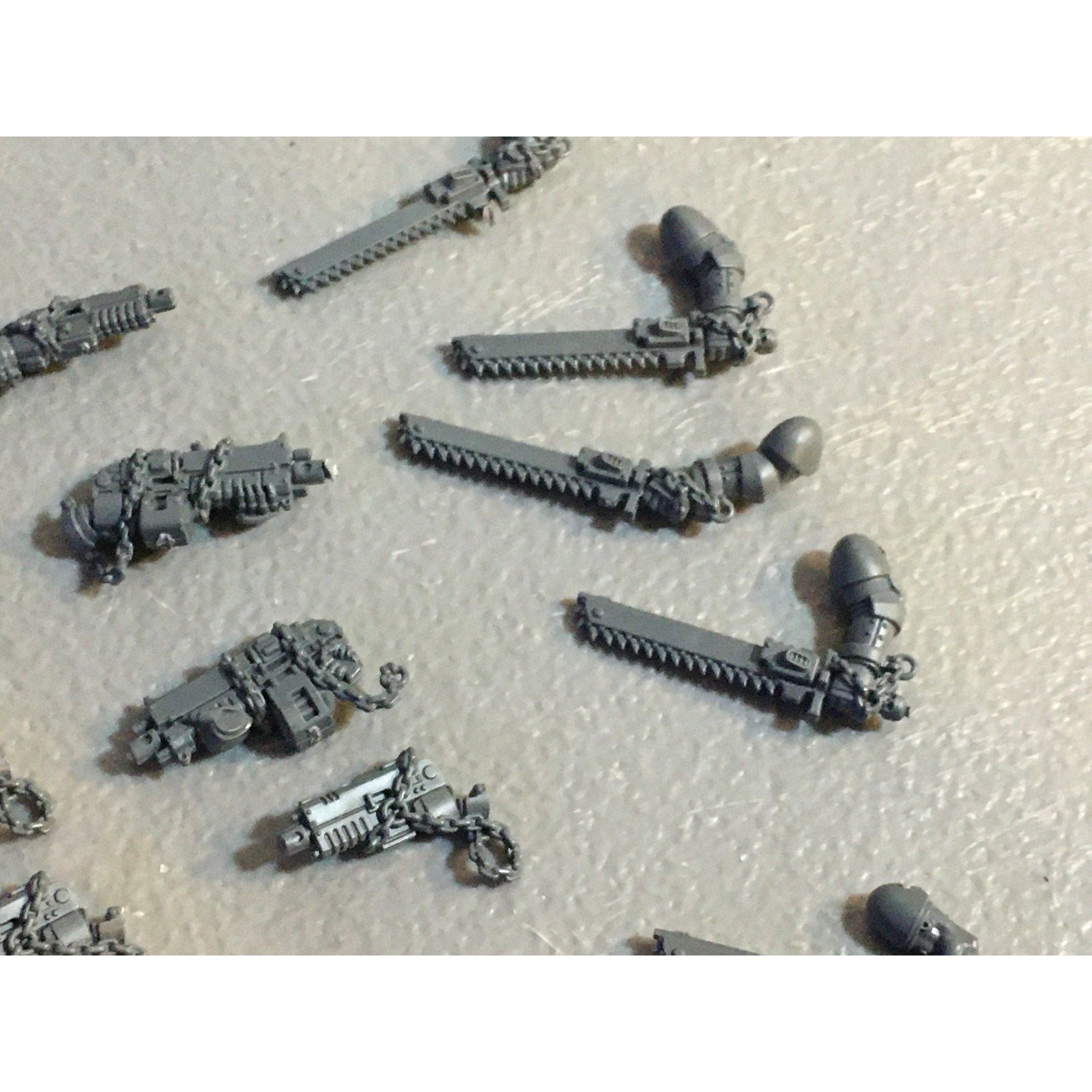 A29439 WARHAMMER 40K SPACE MARINES BLACK TEMPLARS BITS LOT ARMS BOLTER SWORD GW